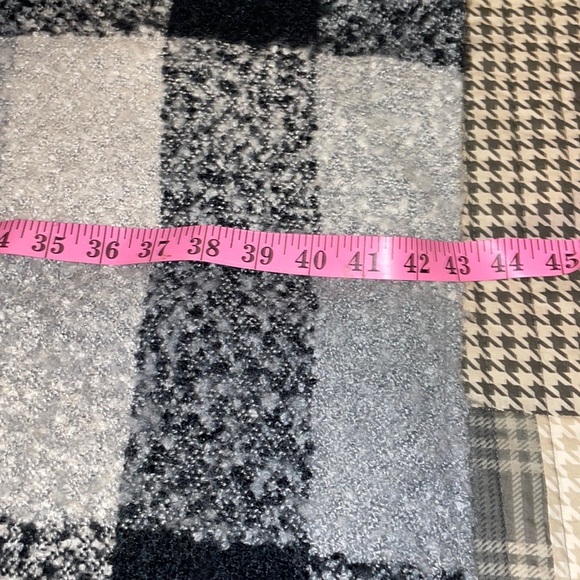 WOOLRICH OS TALL SWEATER SERAPE CAPE Plaids of Black and Grays Long Fringe @Hem - Picture 7 of 12